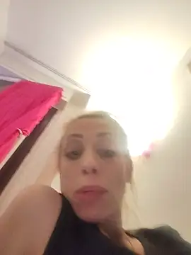 Yourdreams666999 online show from May 22, 2026, 11:43 pm