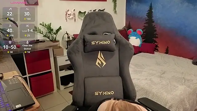 ScarletKitsunyaa online show from November 4, 2025, 2:16 pm