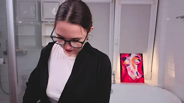 LeenaPuita online show from December 5, 2025, 6:26 pm