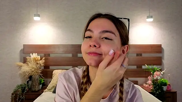 Snapshot of MargieDavidson chatting on February 2, 2026, 8:35 am MargieDavidson online show from February 2, 2026, 8:35 am