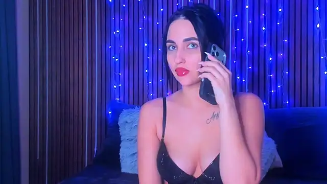 CamillaParis25 online show from December 22, 2025, 5:43 pm