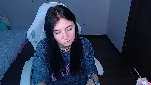  Daniella True  online show from November 6, 2025, 2:07 pm