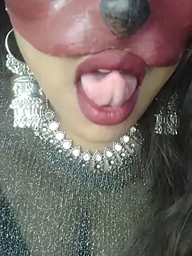 SEXYY TRANSY WITH GIRL online show from December 18, 2025, 1:06 pm