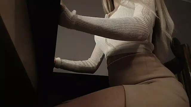 Snapshot of charm__me chatting on February 7, 2026, 1:59 pm charm me online show from February 7, 2026, 1:59 pm