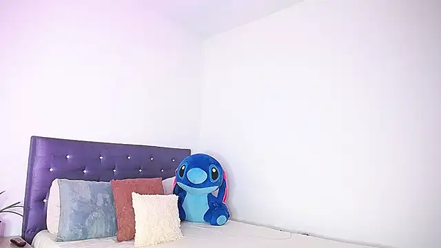 BryanaSmiths online show from December 16, 2025, 2:44 pm