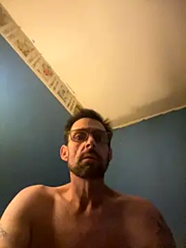 Snapshot of biggdaddyandqueenn chatting on November 17, 2025, 12:33 pm biggdaddyandqueenn online show from November 17, 2025, 12:33 pm