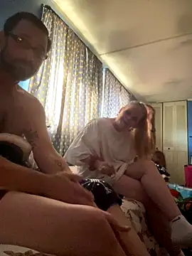 biggdaddyandqueenn online show from November 26, 2025, 6:42 pm