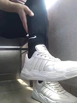 Xeena  online show from November 14, 2025, 5:22 pm