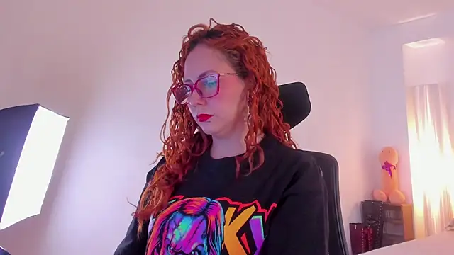 Snapshot of MistressErza chatting on July 9, 2026, 6:01 pm MistressErza online show from July 9, 2026, 6:01 pm