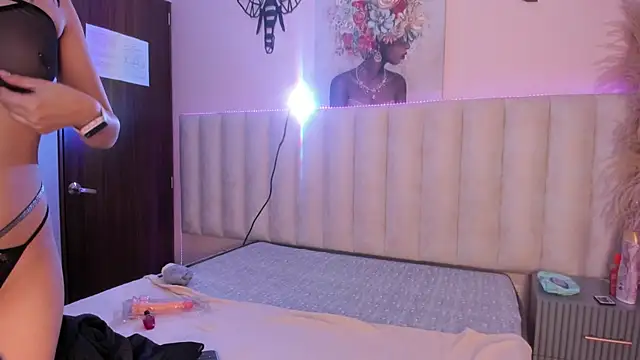 Isabella Crofts online show from November 12, 2025, 3:29 am