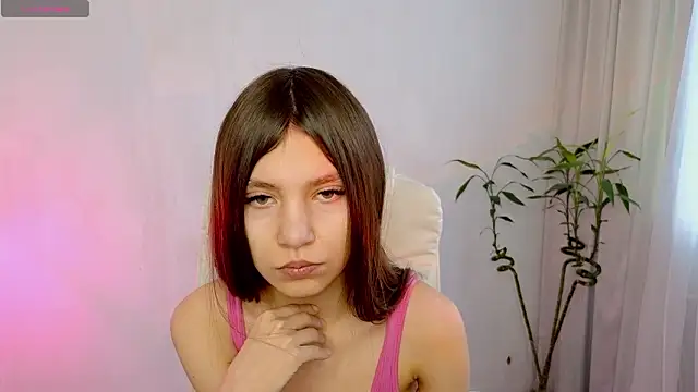 Little  Lunaa online show from February 15, 2026, 10:47 am