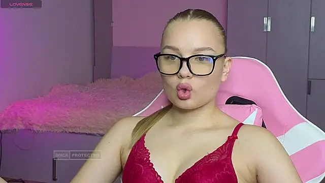 Snapshot of Lunar_Flare chatting on November 10, 2025, 2:27 pm Lunar Flare online show from November 10, 2025, 2:27 pm