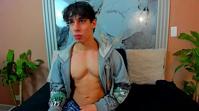 chris evans27 online show from November 14, 2025, 4:22 am