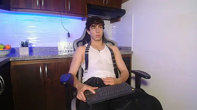 chris evans27 online show from November 22, 2025, 2:32 am