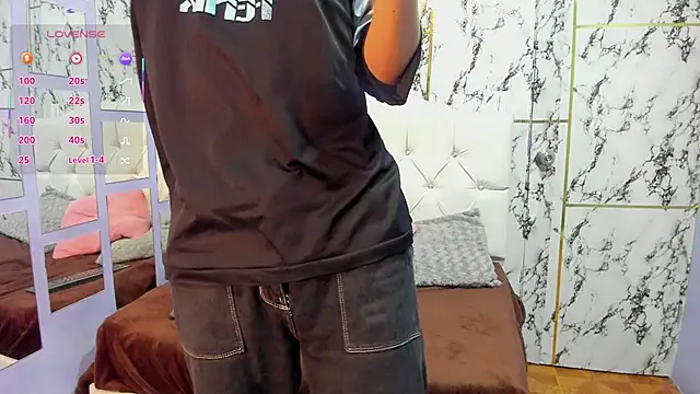 Snapshot of Elian_Julian chatting on November 6, 2025, 12:33 am Elian Julian online show from November 6, 2025, 12:33 am