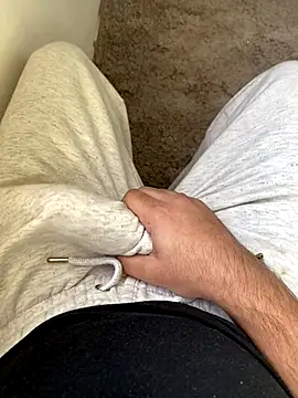 MorenoVelvet online show from December 18, 2025, 11:38 am