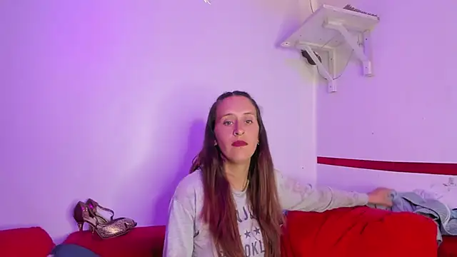 mia luna ed online show from November 14, 2025, 4:06 pm