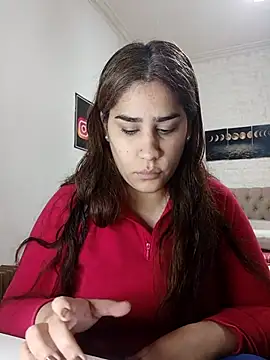 nahiarabiel33 online show from June 18, 2026, 7:18 pm
