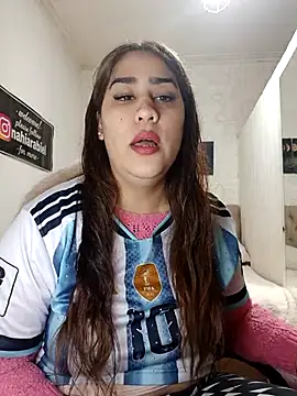 nahiarabiel33 online show from July 15, 2026, 4:23 pm