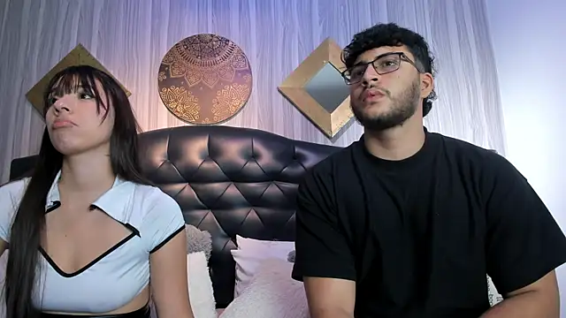 Snapshot of mikeandlucy_ chatting on November 5, 2025, 1:33 pm mikeandlucy online show from November 5, 2025, 1:33 pm