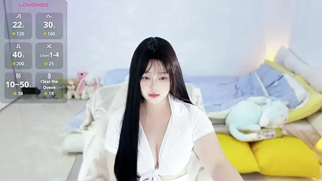 Nina37 online show from April 14, 2026, 6:41 am