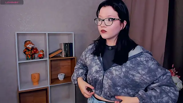 TishaFlaharty online show from November 5, 2025, 1:33 pm