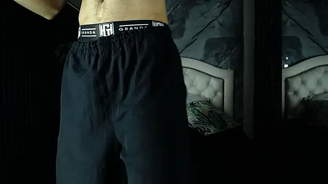 Snapshot of Bry_Dalton chatting on November 11, 2025, 4:12 am Bry Dalton online show from November 11, 2025, 4:12 am