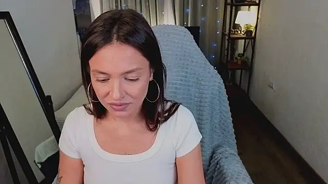 Naila Whisper online show from December 22, 2025, 11:13 pm