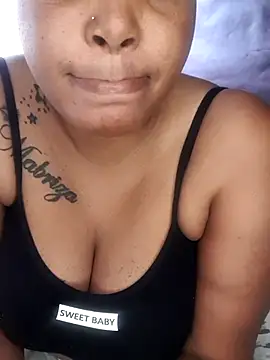 Qeenbrie online show from November 18, 2025, 10:20 am