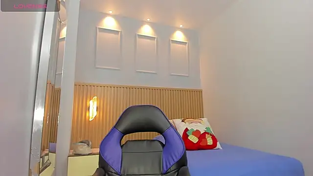 CAMI BUKELE3 online show from December 3, 2025, 7:56 pm