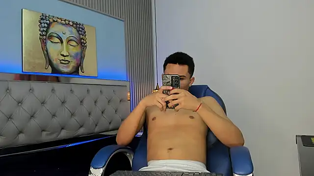 Snapshot of Liams18 chatting on May 22, 2026, 3:35 am Liams18 online show from May 22, 2026, 3:35 am