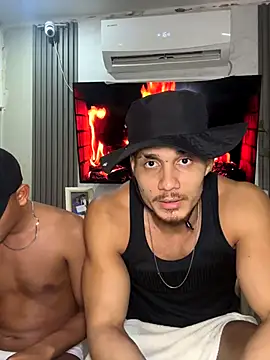 Snapshot of Tonny_2-2cm chatting on November 9, 2025, 4:55 am Tonny 2-2cm online show from November 9, 2025, 4:55 am