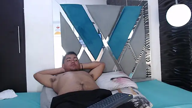 Naty And Maxx online show from December 13, 2025, 7:53 pm