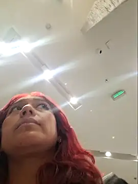 Snapshot of Eveelyn25xx chatting on November 8, 2025, 12:33 am Eveelyn25xx online show from November 8, 2025, 12:33 am