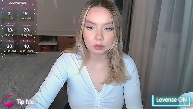 PolinaXXXXJones online show from December 17, 2025, 7:31 pm