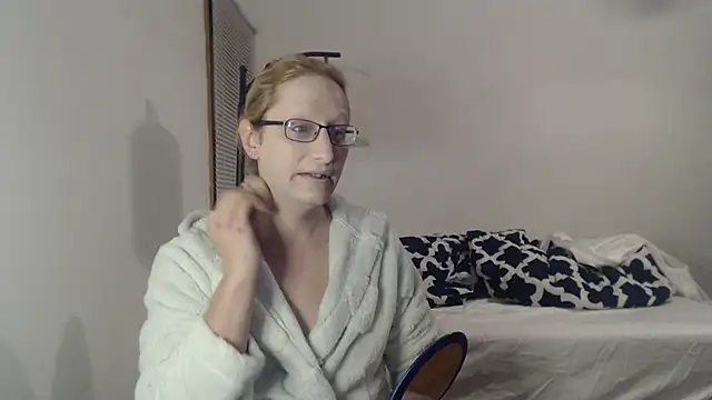 Savanah Banana  online show from January 15, 2026, 11:15 am