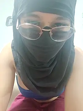 Snapshot of CandyLove_19 chatting on November 11, 2025, 3:06 am CandyLove 19 online show from November 11, 2025, 3:06 am