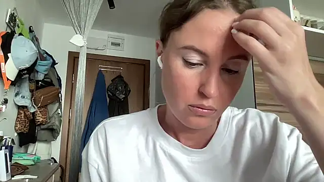 Snapshot of Ameli8 chatting on May 21, 2026, 9:49 am Ameli8 online show from May 21, 2026, 9:49 am