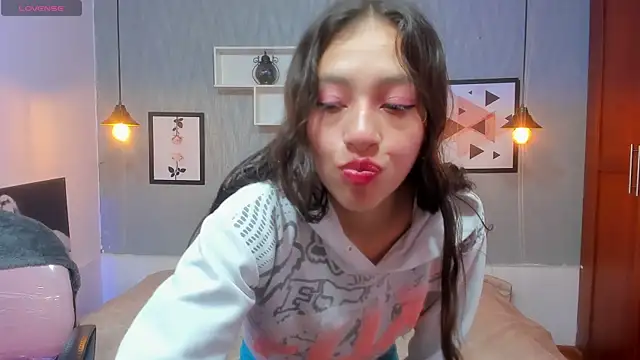 Snapshot of Valery_clk chatting on November 5, 2025, 3:01 pm Valery clk online show from November 5, 2025, 3:01 pm