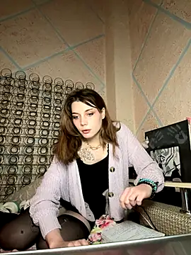 Snapshot of MiaDinA chatting on November 11, 2025, 1:00 pm MiaDinA online show from November 11, 2025, 1:00 pm