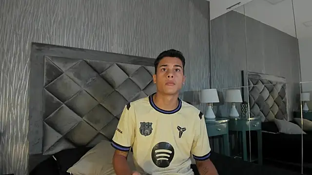 Snapshot of Dominic_Burk chatting on November 6, 2025, 7:15 pm Dominic Burk online show from November 6, 2025, 7:15 pm