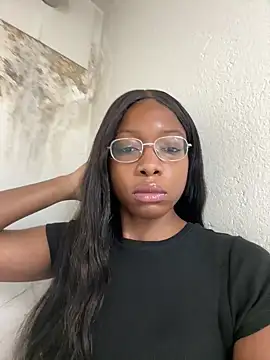 Snapshot of SwissMirelle chatting on November 8, 2025, 4:07 pm SwissMirelle online show from November 8, 2025, 4:07 pm