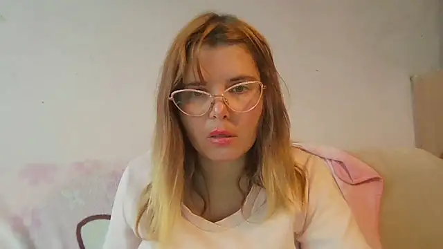 HornyElena online show from December 2, 2025, 1:17 pm