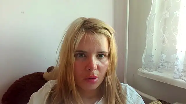 HornyElena online show from April 9, 2026, 4:23 pm