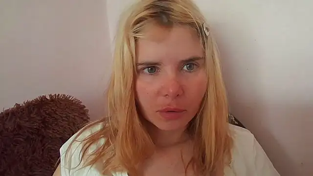 Snapshot of HornyElena chatting on July 8, 2026, 8:30 am HornyElena online show from July 8, 2026, 8:30 am