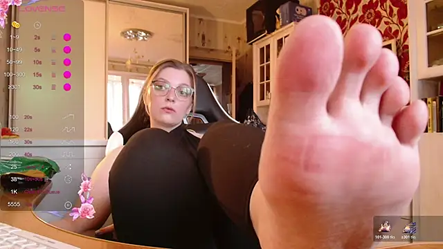 dominyantrix online show from November 9, 2025, 11:19 am