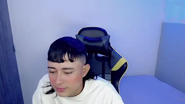 Snapshot of Tatann_18 chatting on November 5, 2025, 9:48 pm Tatann 18 online show from November 5, 2025, 9:48 pm