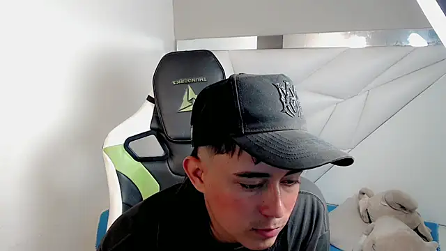 Tatann 18 online show from December 5, 2025, 3:59 am