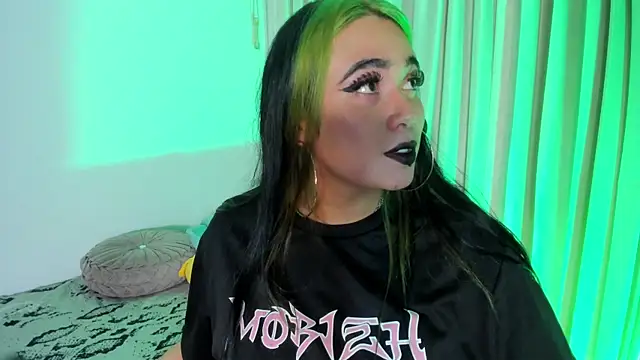 Lilith Zenith  online show from December 5, 2025, 4:32 am