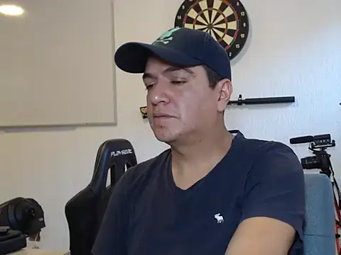 Snapshot of yayo_33 chatting on November 7, 2025, 9:04 pm yayo 33 online show from November 7, 2025, 9:04 pm